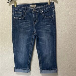Earl Jeans Women's Cuffed Capris. Very Good Condition. Size 6.